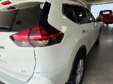 2019 Nissan Rogue SV / Front Wheel Drive / 1 Local Owner - Photo 27