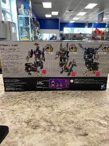 Hasbro Transformers Generations Insecticons @ Cashopolis - Photo 2
