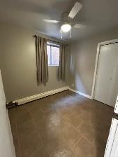 All-Inclusive 2 Bedroom Bsmt Unit - Photo 5