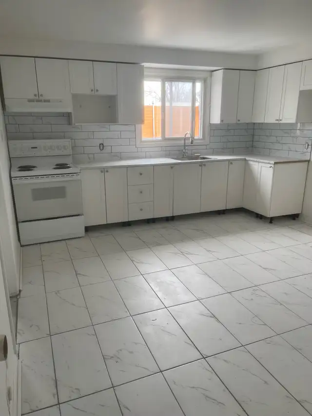 prix reduit! Logement à louer TRÈS GRAND 4 1/2 à St-Hubert