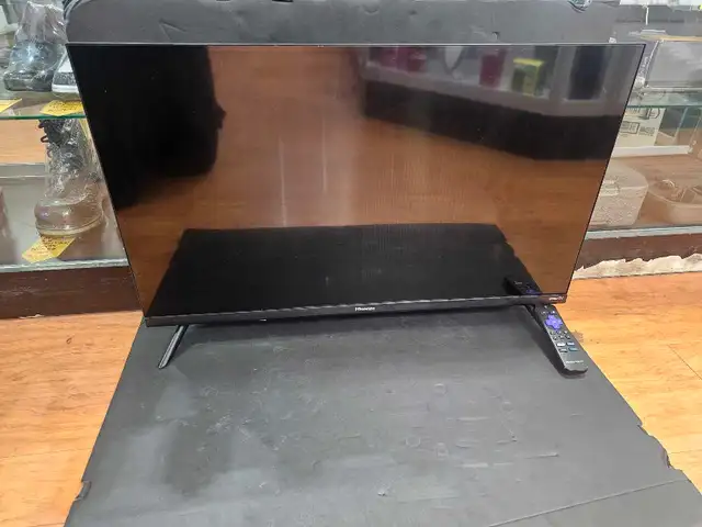 Hisense 32' Roku SMART TV w/remote 32H41G