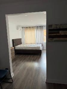 IMMEDIATELY AVAILABLE 3 1/2 near metro station Côte-des-Neiges