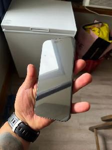 iPhone 16 Pro Max - Photo 2
