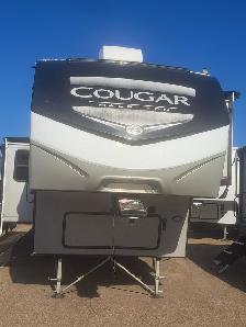 Luxury Rear Living Fifth Wheel – Comfort Meets Adventure! - Photo 7