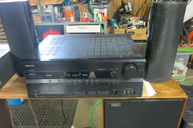 Onkyo TX SR 606 Receiver and speakers