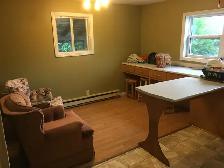 Room available in a 3 bedroom apt. Aug. 1st  handy university. - Photo 2