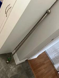 Pôle a rideaux ajustable - $10