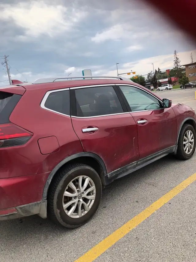 Nissan2020 rogue suv( four wheels drive )