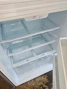 ge Refrigerator 32 ' - Photo 4