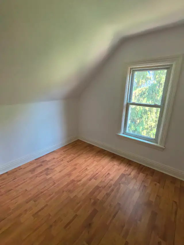Rooms near Hamilton Harbour  for Rent