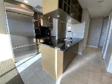 Air-Conditioned Gorgeous View 1 Bedroom   Den Downtown Apartment - Photo 3
