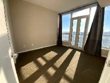 Air-Conditioned Gorgeous View 1 Bedroom   Den Downtown Apartment - Photo 5