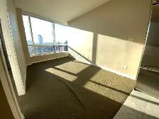 Air-Conditioned Gorgeous View 1 Bedroom   Den Downtown Apartment - Photo 6