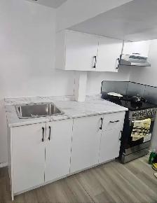 Private rooms is Available near Square One. - Photo 6