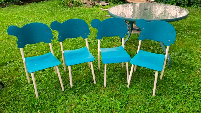 4 chaises pour enfants