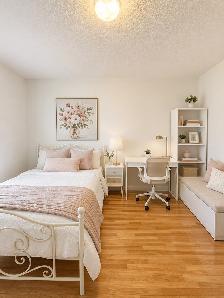 3 Beds 2 Baths - Apartment - Photo 3