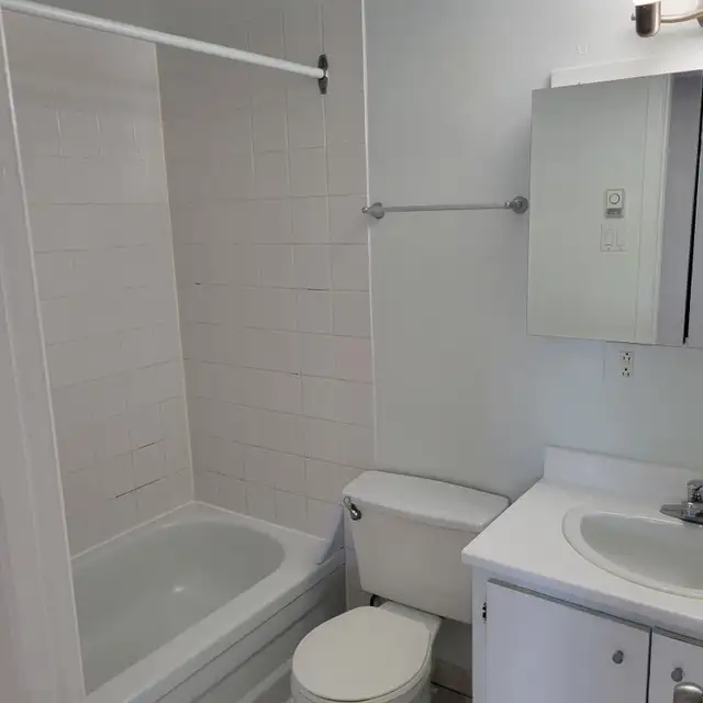 Longueuil, 4 ½ - $1350/month - Balcony. 2950 Mazenod Street