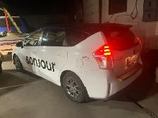 Taxi PriusV Hybrid à louer - Photo 2