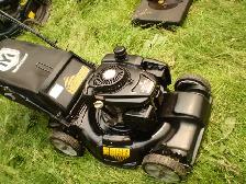 Yard Machine  21inch Self-Propelled gas   Lawnmower. - Photo 4