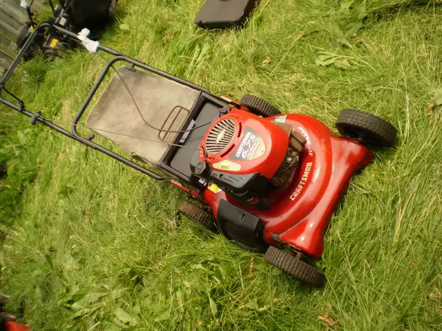 CRAFTSMAN  21 inch   push  gas   Lawnmower.