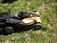 WORX   cordless Electric Lawn Mower 40V 17 inch - Photo 3