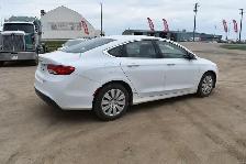 2015 Chrysler 200 LX - Photo 3