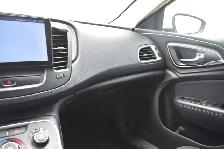 2015 Chrysler 200 LX - Photo 13
