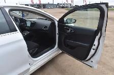 2015 Chrysler 200 LX - Photo 23
