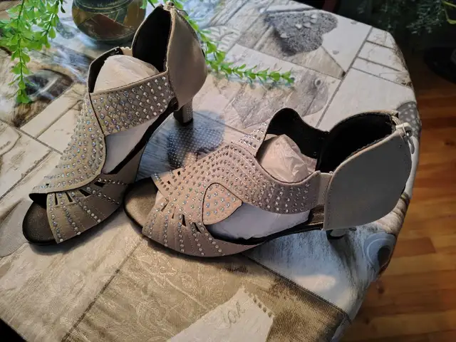 Sandales neuves