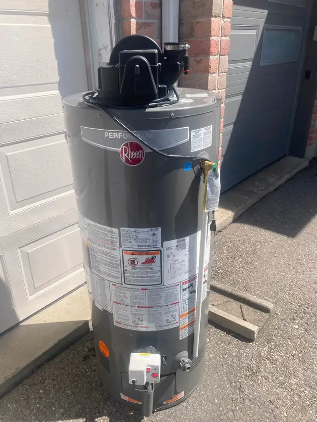 WATER HEATER- GAS - GREAT CONDITION