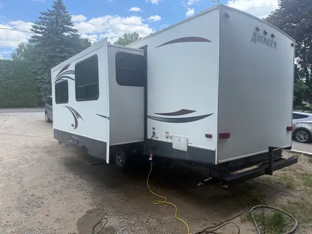 2014 avenger travel trailer 10800$