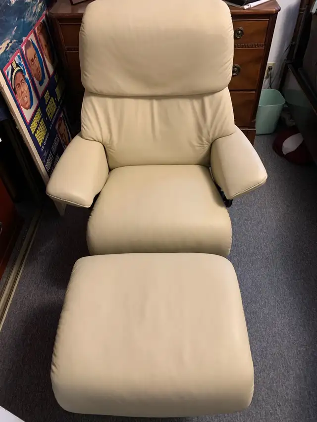 Ekornes Stressless "DREAM" Leather Recliner & Footstool