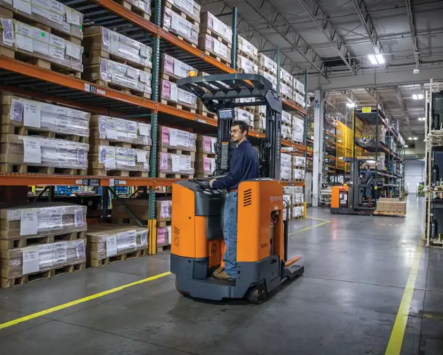 Forklift operator with Shipper/Receiver