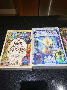 7 Land of Stories Books - Photo 2