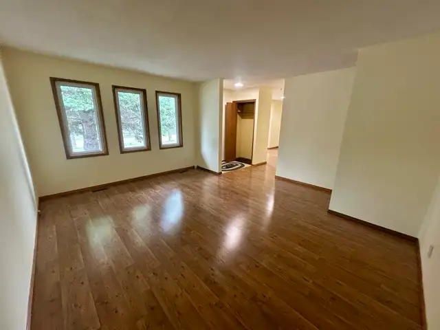 4.5 Bed 2 Bath House For Rent In Richmond West