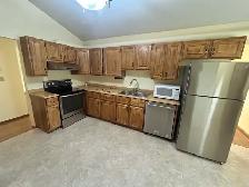 4.5 Bed 2 Bath House For Rent In Richmond West - Photo 6
