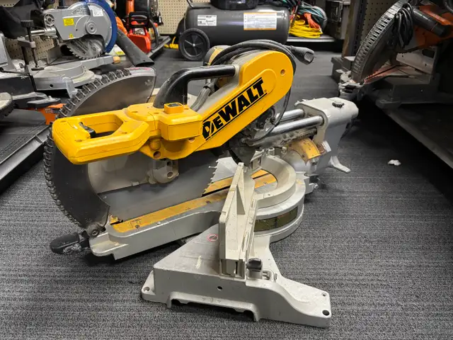 Dewalt DWS780 Compound Mitre Saw