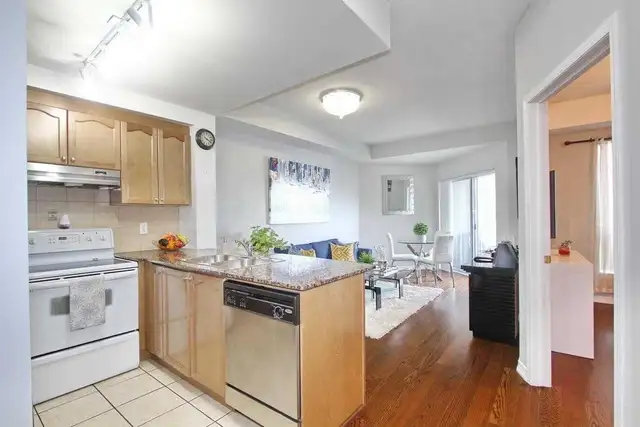 Dufferin & Steels Condo - Dog Friendly!