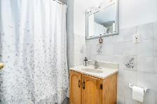 HIGH CEILING 3BR BSMT W/ LARGE WINDOWS AND LIVING! BLOOR/SPADINA - Photo 7