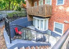 HIGH CEILING 3BR BSMT W/ LARGE WINDOWS AND LIVING! BLOOR/SPADINA - Photo 8
