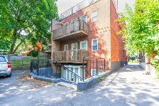 HIGH CEILING 3BR BSMT W/ LARGE WINDOWS AND LIVING! BLOOR/SPADINA - Photo 9