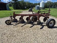 International Harvester No. 70 4 bottom plow - Photo 2