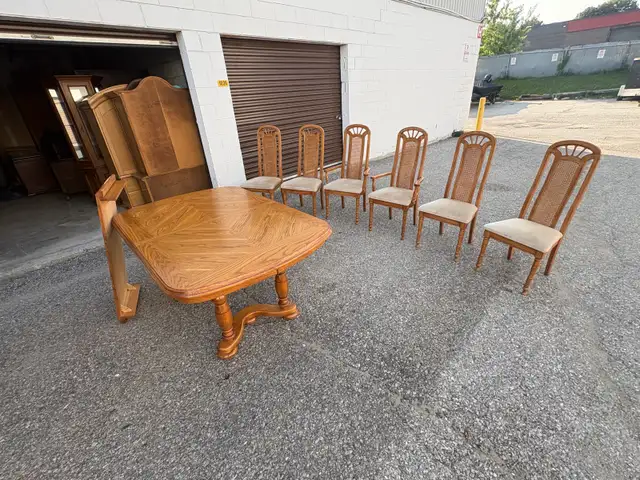 Free delivery used Wooden Dining Table with 6 Chairs