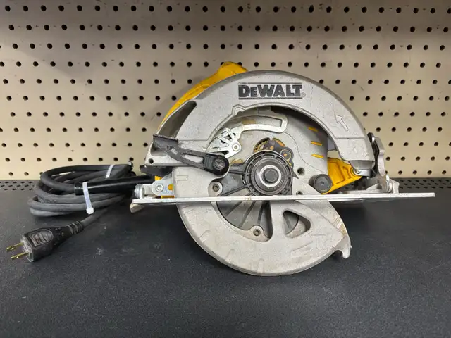 Dewalt DWE575 7 1/4" Circular Saw