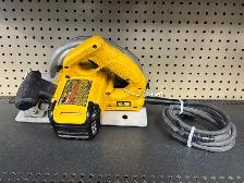 Dewalt DWE575 7 1/4" Circular Saw - Photo 2