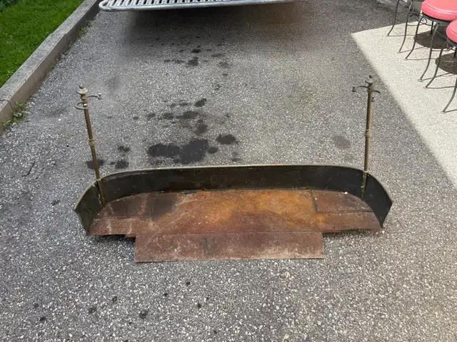 Free delivery used Antique Fireplace Fender (80 years old)