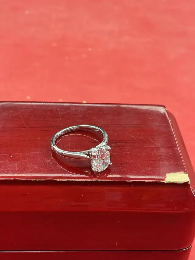 alliance en or blanc 14K avec diamant