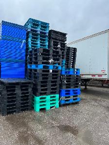 large quantity plastic pallet skid buy & sell 905-670-9049 - Photo 3