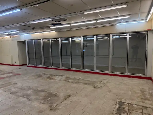 Walk-in Cooler Refrigerated Display System 10 Glass Doors