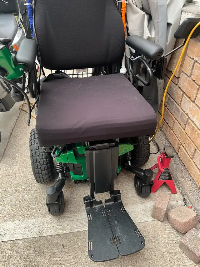 power wheel chair or electric wheelchair